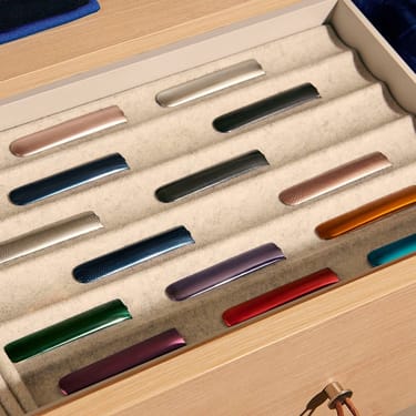 Ploom AURA front panels with Lunar Silver and other color options.